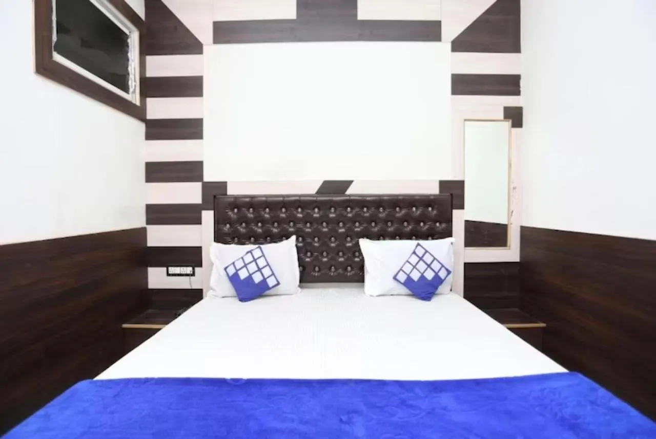 *** Szálloda Goroomgo New Ashiyana Palace Váránaszi India