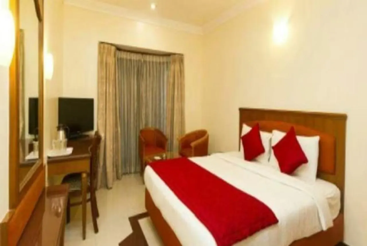 Goroomgo New Ashiyana Palace Váránaszi India